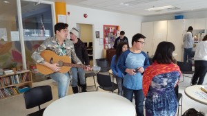 Toronto musician visits YMCA Academy music class