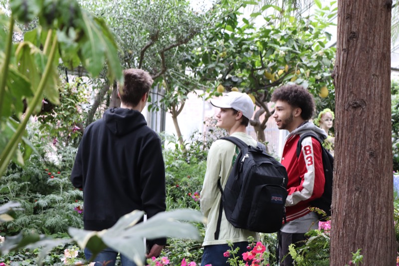 Zoe’s Art class and Dayna’s Mental Health class went on a trip to Allan Gardens