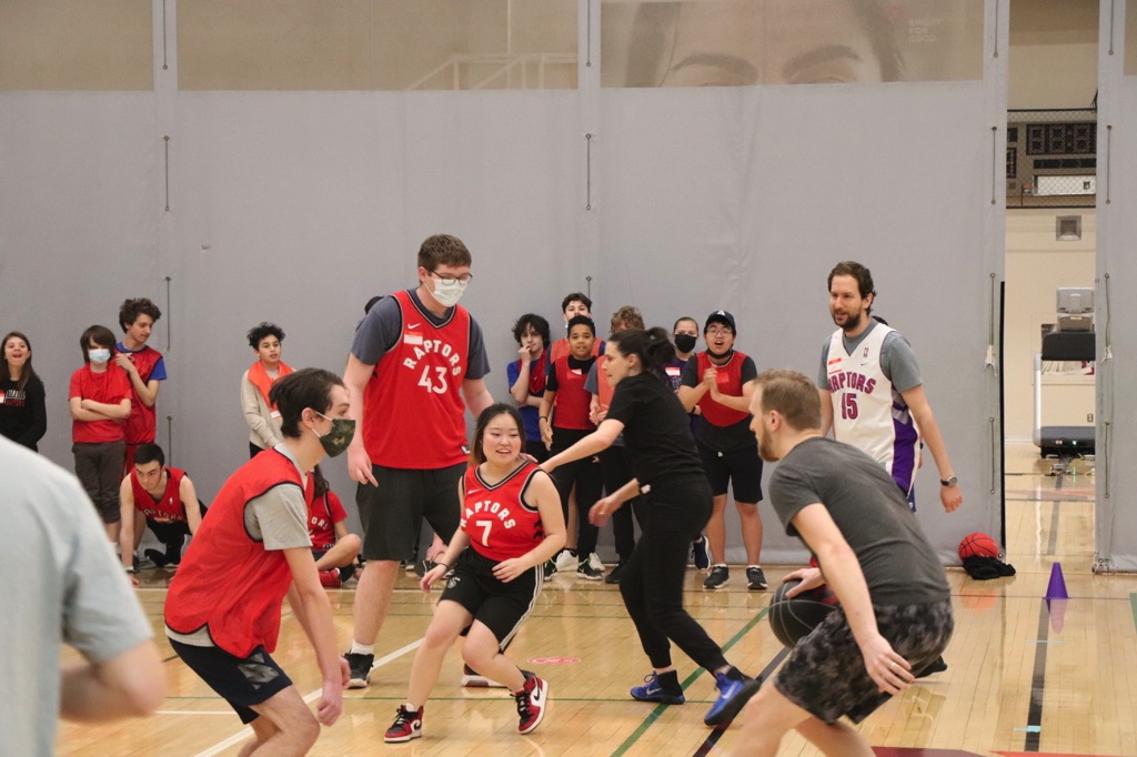 This day included fun activities such as designing a Toronto Raptors logo, slogan, or poster, and participating in “blindfolded basketball,” where the students used teamwork to help their classmates score a mini basket.